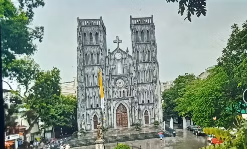 Кафедральный собор находится в самом центре Ханоя. Фото: Лам Нгуен