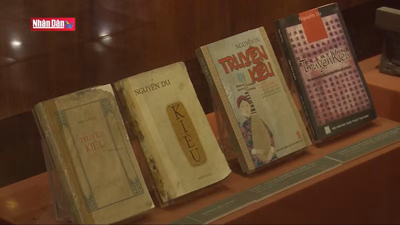 Разные издания «Поэмы о Киеу», представленные в музее. Разные издания «Поэмы о Киеу», представленные в музее.