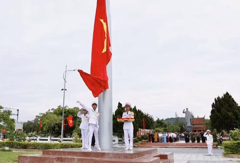 Церемония поднятия государственного флага на острове Кото. Церемония поднятия государственного флага на острове Кото.