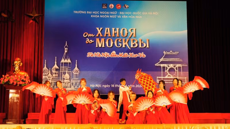 Художественный номер на мероприятии. Фото: ULIS TV