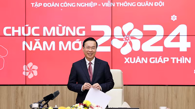 Президент Во Ван Тхыонг выступает на встрече с руководителями Viettel. Фото: ВИА