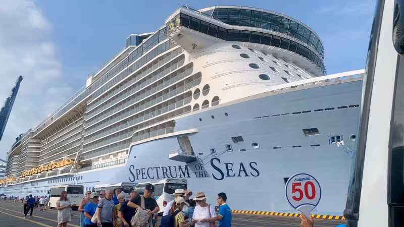 Круизный лайнер «Spectrum of the Seas» привез более 4 тыс. иностранных туристов в провинцию Бариа-Вунгтау. 