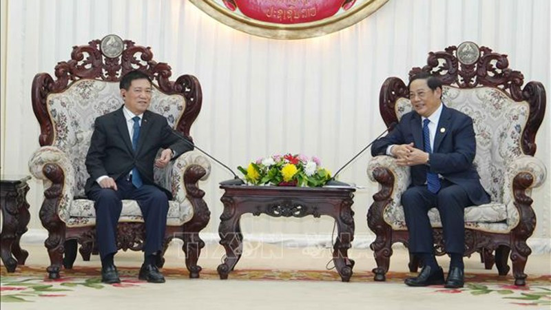 Вице-премьер Вьетнама Хо Дык Фок и Премьер-министр Лаоса Сонексай Сипхандон. Фото: ВИА