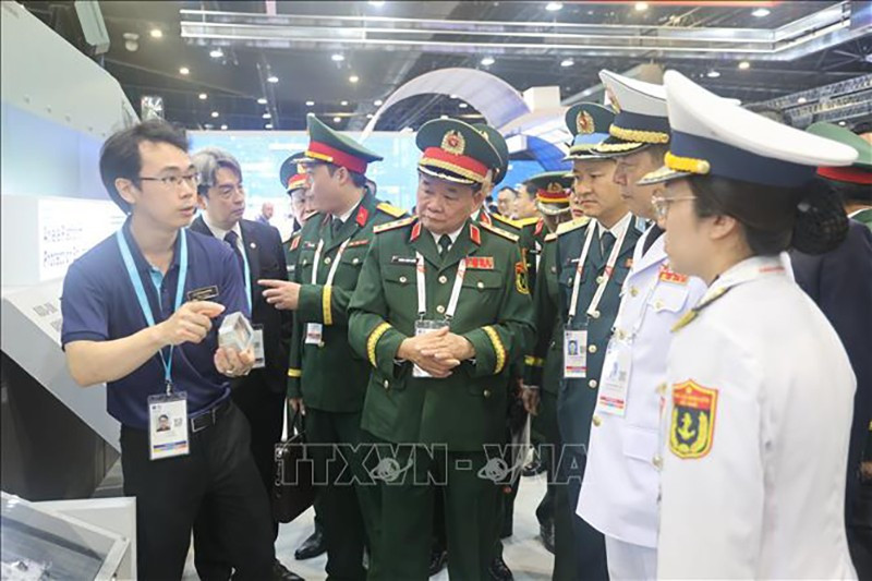 Делегация Министерства обороны Вьетнама принимает участие в Сингапурской авиакосмической выставке. Фото: ВИА