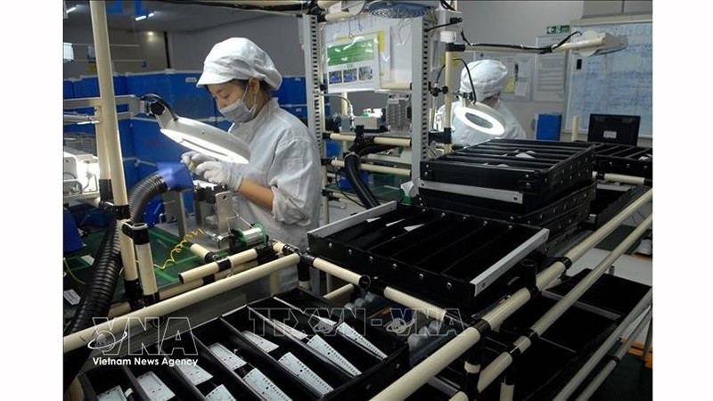 Производственная линия по выпуску электронного оборудования и осветительных приборов для автомобилей и мотоциклов на предприятии ООО "Stanley Electric Vietnam" (японские инвестиции) в Ханое. Фото: ВИА