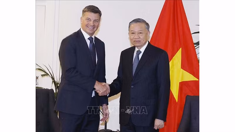 Генеральный секретарь ЦК КПВ, Президент Вьетнама То Лам и г-н Ангус Тейлор, лидер оппозиции, Председатель Либеральной партии Австралии. Фото: ВИА
