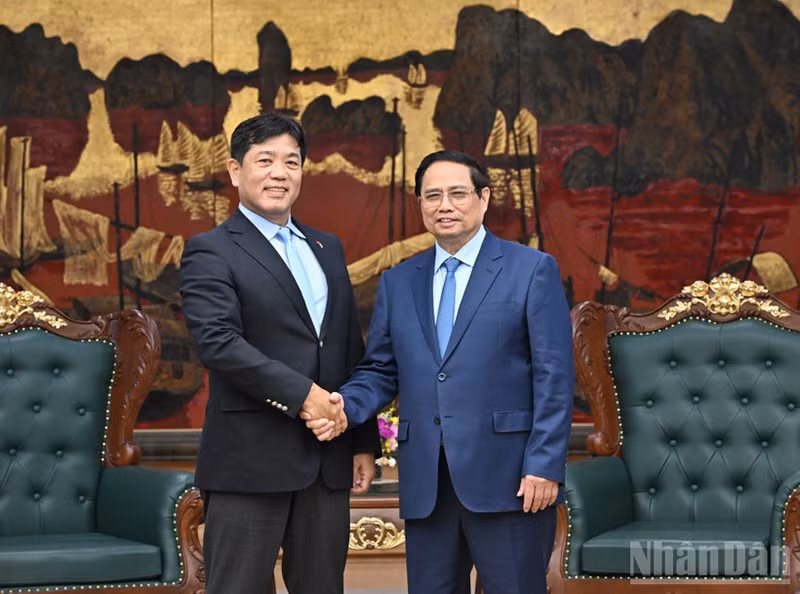 Премьер-министр Фам Минь Тьинь принимает г-на Юкихито Хонду, Генерального директора подразделения по развитию многофункциональных городов японской корпорации Sumitomo. Фото: Чан Хай