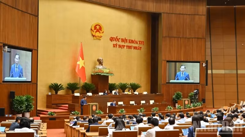 Общий вид заседания в зале во второй половине дня 8 апреля. Фото: Тхюи Нгуен