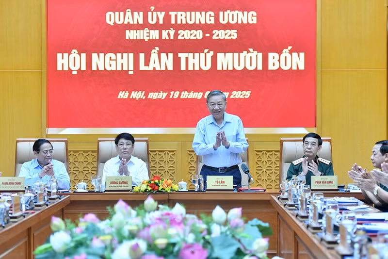 Генеральный секретарь ЦК КПВ То Лам выступает на конференции. Фото: Данг Кхоа