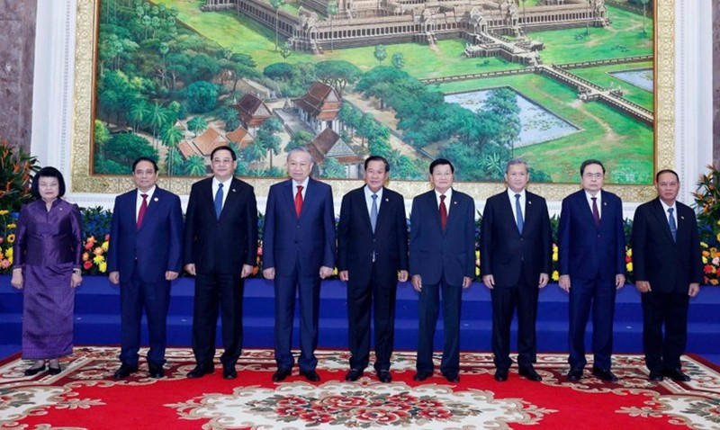 Генсекретарь То Лам; Председатель НПК Самдеч Течо Хун Сен; Генсекретарь и Президент Лаоса Тхонглун Сисулит и руководители трех стран на встрече. Фото: ВИА