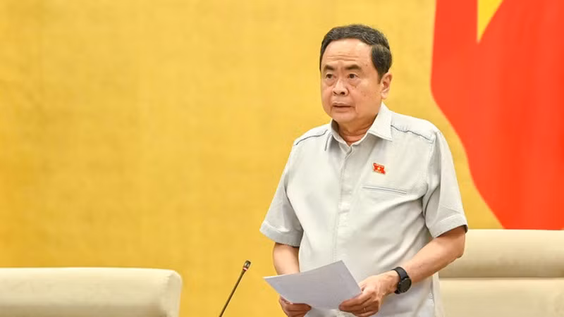 Председатель НС Чан Тхань Ман выступает на закрытии заседания. Фото: Зюи Линь