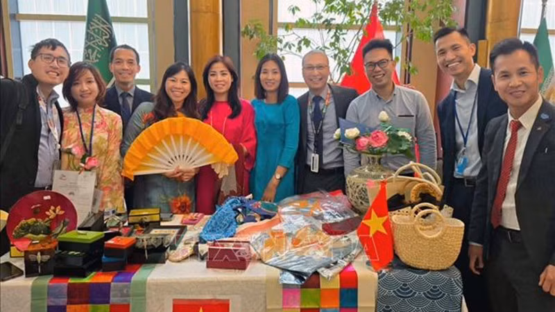 Вьетнамские ремесленные изделия представлены на ежегодном Международном базаре ООН в Нью-Йорке. Фото: ВИA