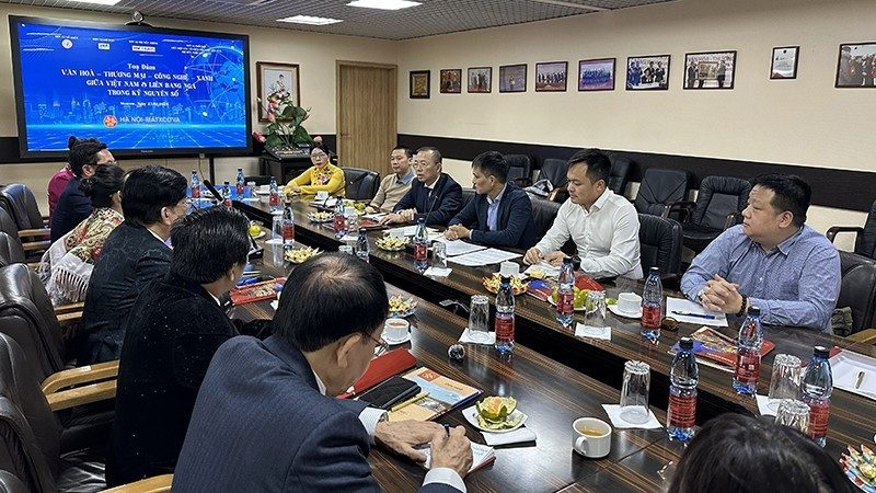 Делегаты на беседе. 