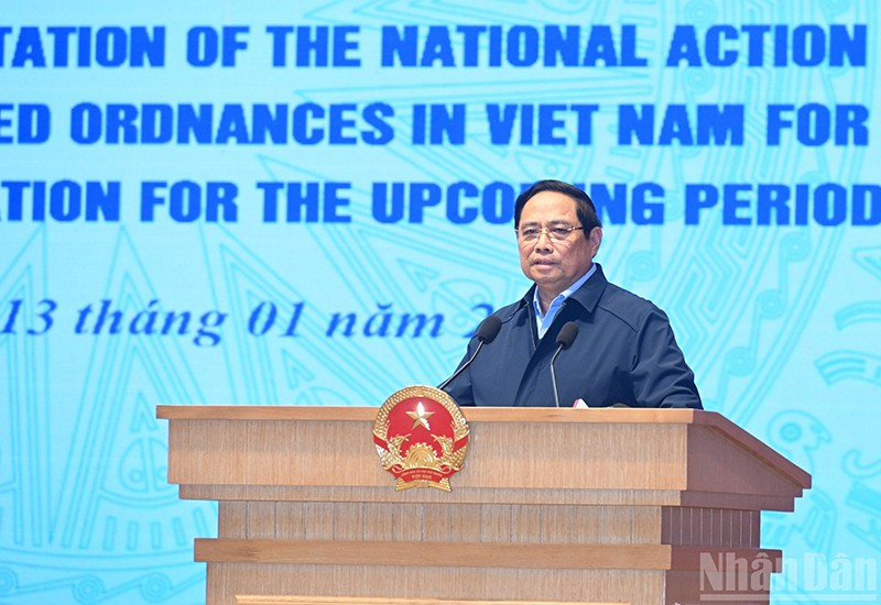 Премьер-министр Фам Минь Тьинь выступает на конференции. Фото: Чан Хай