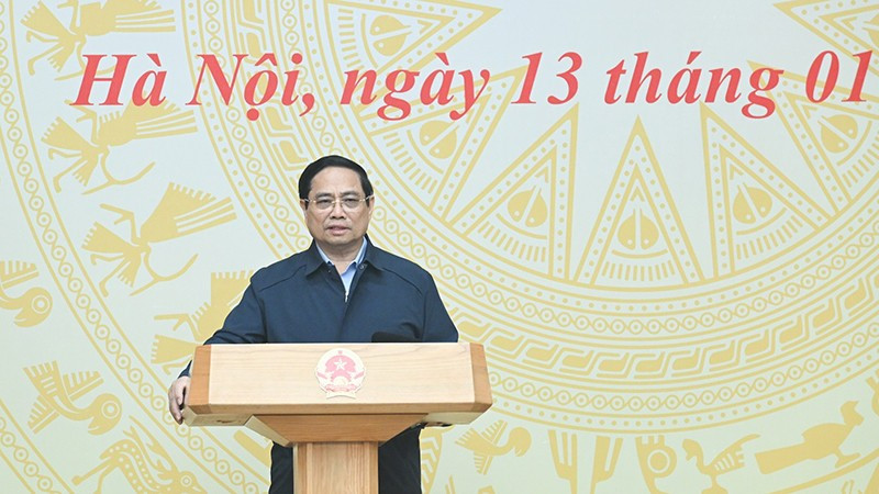 Премьер-министр Фам Минь Тьинь выступает на заседании. Фото: Чан Хай