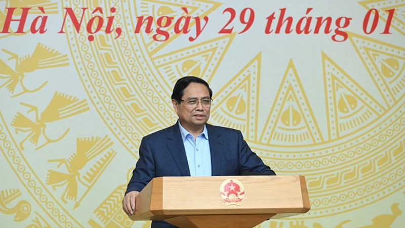 Премьер-министр Фам Минь Тьинь выступает на заседании. Фото: Чан Хай