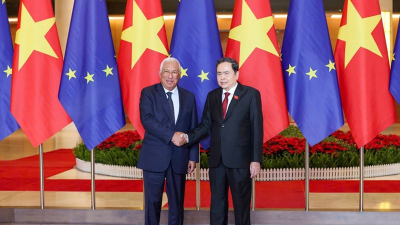 Председатель НС Чан Тхань Ман встречается с Председателем Европейского совета Антониу Коштой. Фото: Зюи Линь