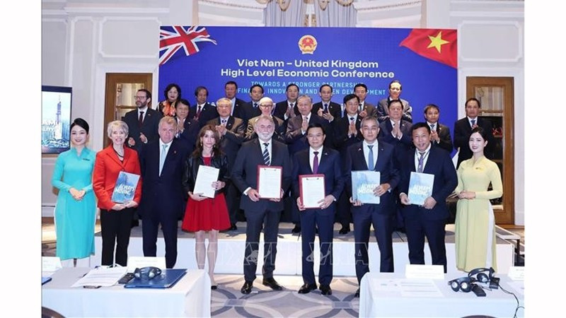 Генеральный секретарь ЦК КПВ То Лам присутствует на церемонии подписания соглашений о сотрудничестве между министерствами, ведомствами, местными органами и предприятиями двух стран. Фото: ВИА