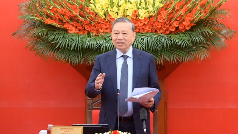 Генеральный секретарь ЦК КПВ То Лам выступает на конференции. Фото: Данг Кхоа