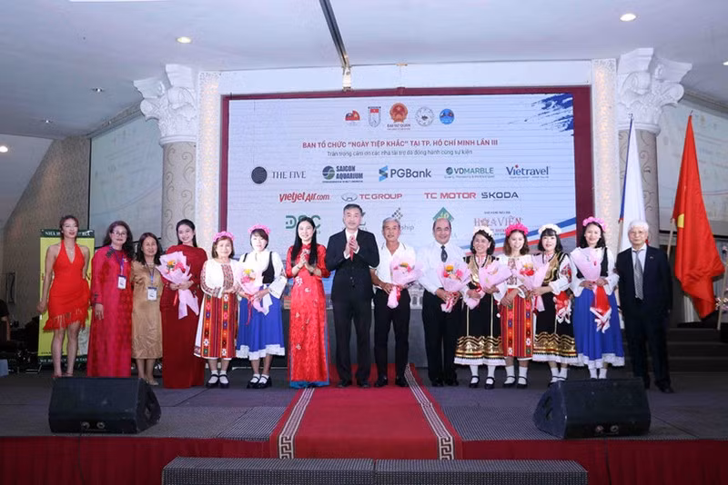 Участники программы фотографируются на память. Фото: ВИА