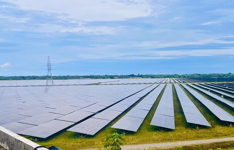 Солнечные электростанции Зотхань 1 и Зотхань 2 имеют общую установленную мощность 100 МВтp, при общем объёме инвестиций 2,3 трлн донгов. Фото: ВИА