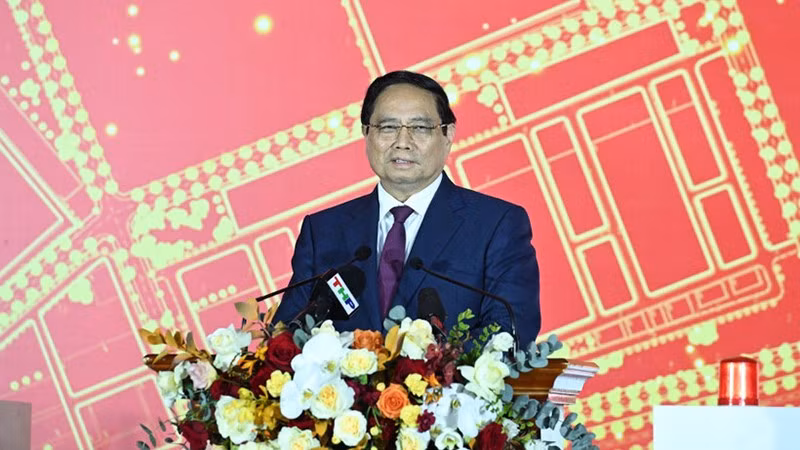 Премьер-министр Фам Минь Тьинь выступает на церемонии. Фото: Чан Хай