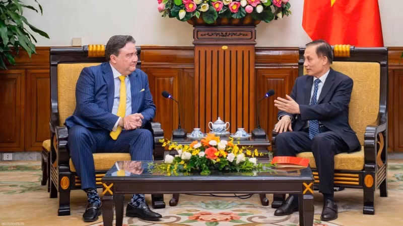 И.о. Министра иностранных дел Ле Хоай Чунг принимает Посла США во Вьетнаме Марка Кнаппера. Фото: baoquocte.vn