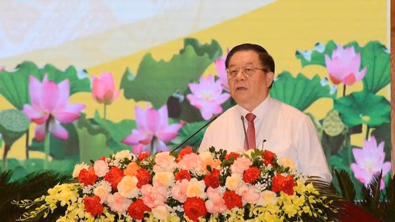 Товарищ Нгуен Чонг Нгиа выступает на конференции.