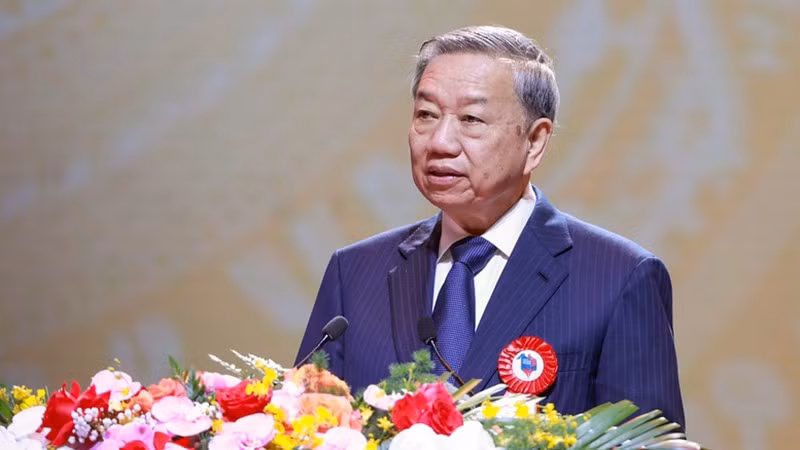 Генеральный секретарь ЦК КПВ То Лам выступает на церемонии. Фото: VGP