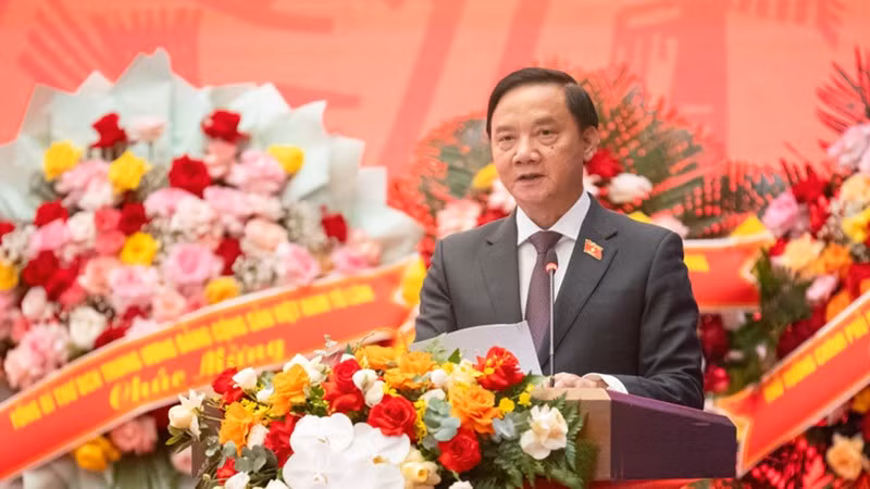 Зампредседателя НС Нгуен Кхак Динь выступает на закрытии форума. Фото: Зюи Линь