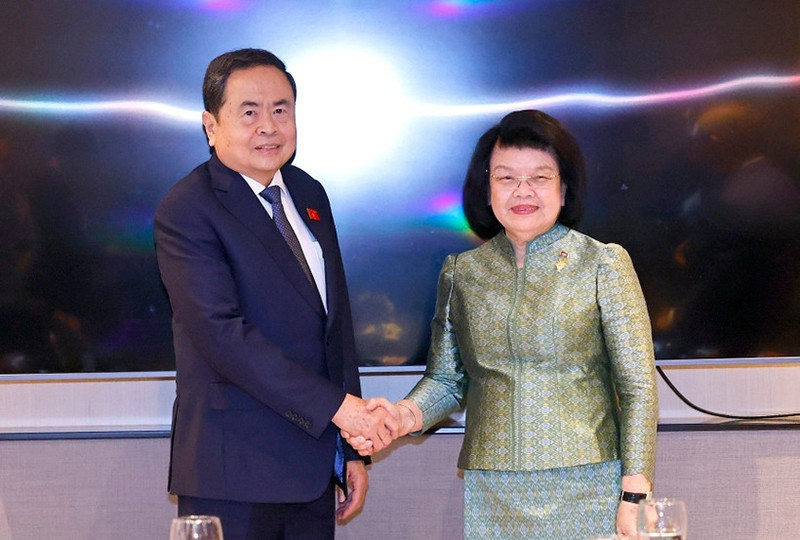 Председатель НС Вьетнама Чан Тхань Ман и Председатель НА Камбоджи Кхуон Судари. Фото: ВИА