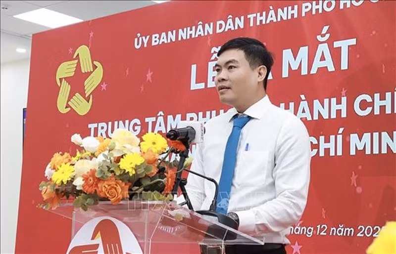 Директор Центра государственных административных услуг города Хошимин Нгуен Туан Ань выступает на церемонии открытия. Фото: ВИА