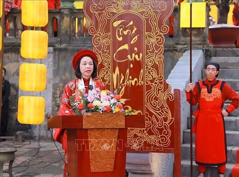 Заместитель председателя Народного комитета Ханоя Ву Тху Ха выступает на программе. Фото: ВИА