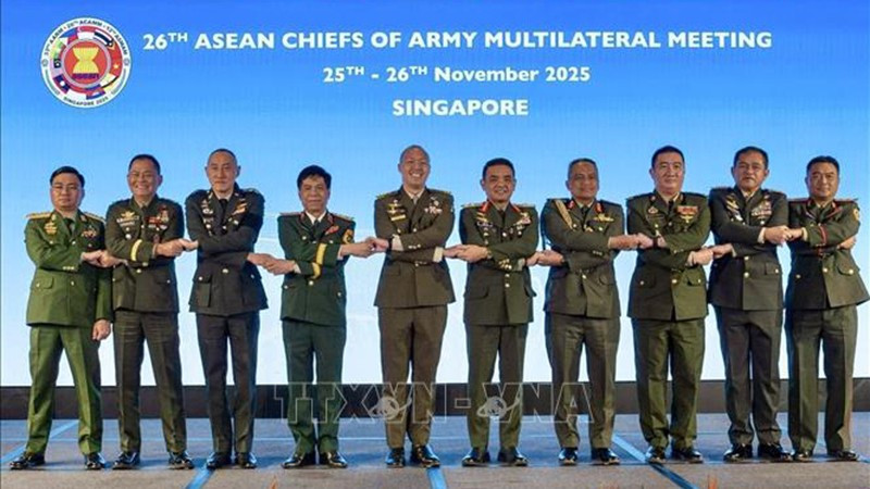 Генерал-полковник Нгуен Ван Нгиа (4-й слева) на ACAMM-26. Фото: ВИА 