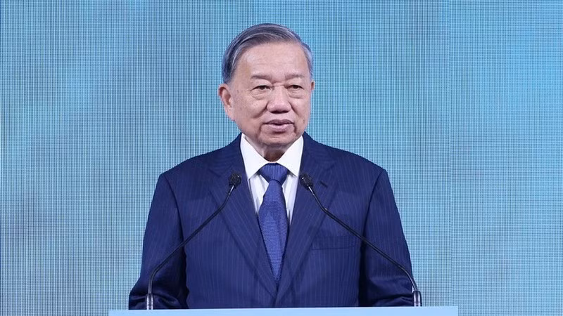 Генеральный секретарь ЦК КПВ То Лам выступает на форуме. Фото: ВИА