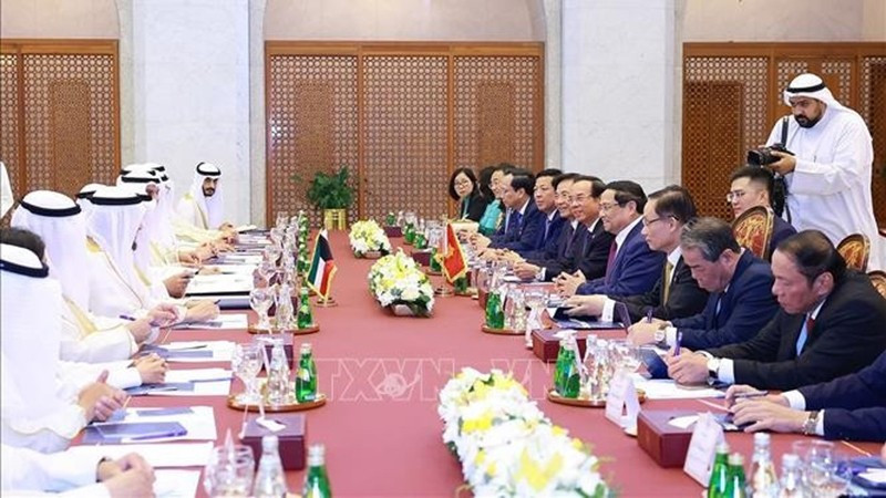 Премьер-министр Фам Минь Тьинь проводит переговоры с Премьер-министром Государства Кувейт шейхом Ахмадом Абдуллой Аль-Ахмадом Аль-Сабахом. Фото: ВИА