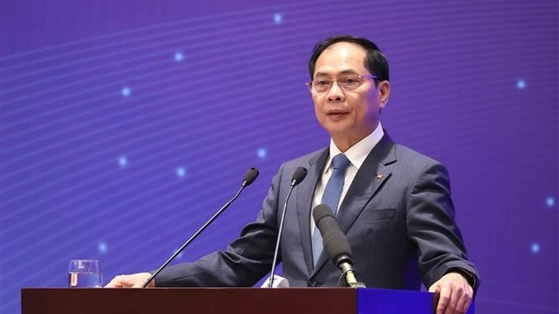 Заместитель Премьер-министра Буй Тхань Шон выступает на конференции. Фото: ВИА 