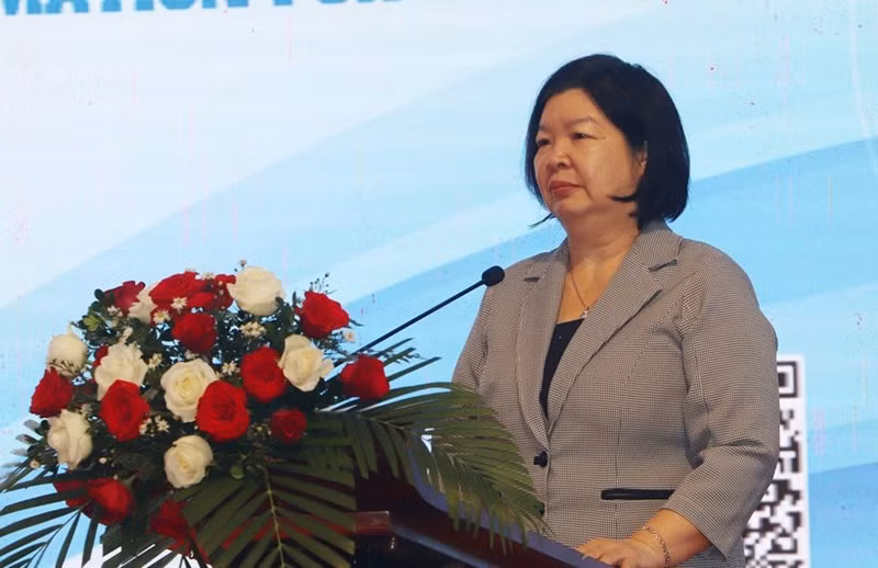 Председатель Союза кооперативов Вьетнама Као Суан Тху Ван выступает на семинаре 2 декабря. Фото: ВИА