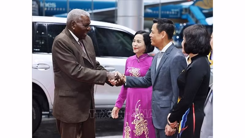 vna-potal-chu-tich-quoc-hoi-cuba-bat-dau-tham-chinh-thuc-viet-nam-stand-3.jpg