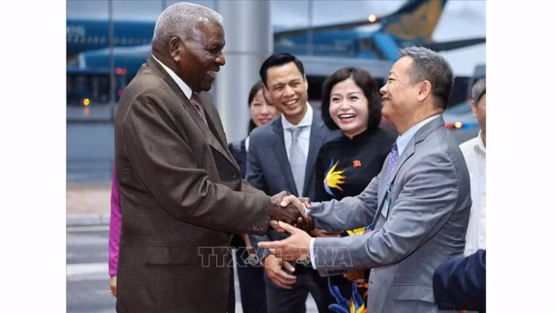 vna-potal-chu-tich-quoc-hoi-cuba-bat-dau-tham-chinh-thuc-viet-nam-stand-2.jpg