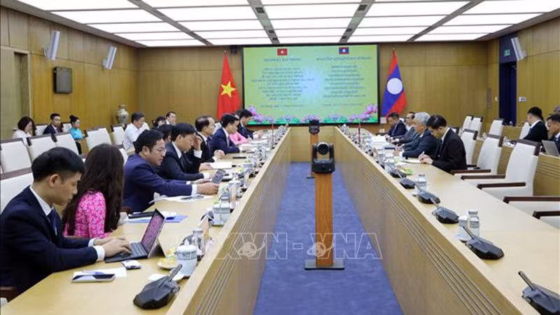 vna-potal-hai-phong-cung-co-phat-trien-moi-quan-he-hop-tac-voi-lao-stand.jpg