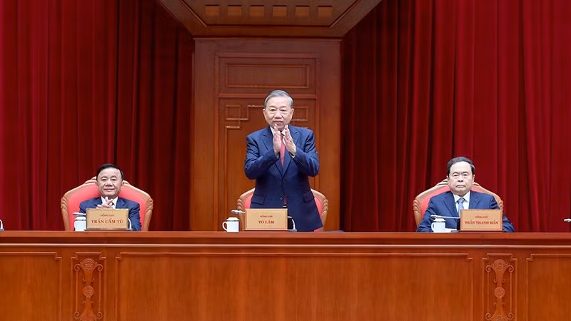 Генеральный секретарь ЦК КПВ То Лам председательствует на встрече. Фото: Данг Кхоа