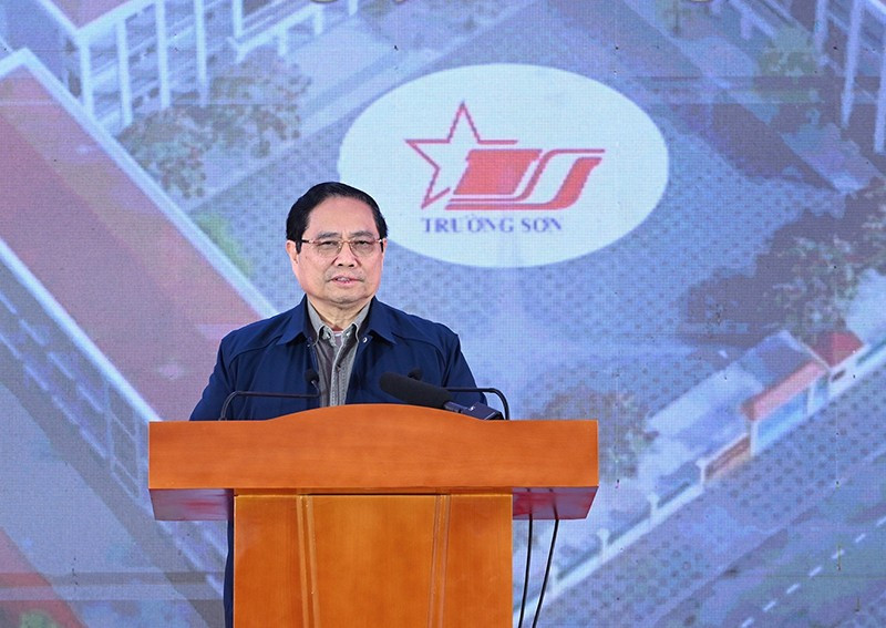 Премьер-министр Фам Минь Тьинь выступает на церемонии. Фото: Чан Хай