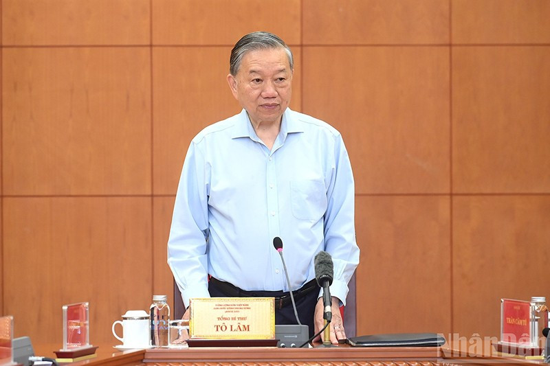 Генеральный секретарь ЦК КПВ То Лам выступает на рабочей встрече. Фото: Данг Кхоа