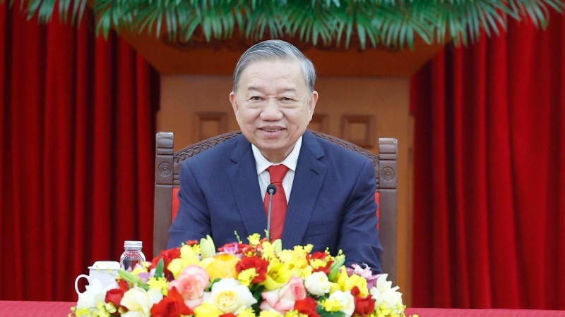 Генеральный секретарь ЦК КПВ То Лам проводит телефонный разговор с Генеральным секретареи ЦК КПК, Председателем КНР Си Цзиньпином. Фото: ВИА