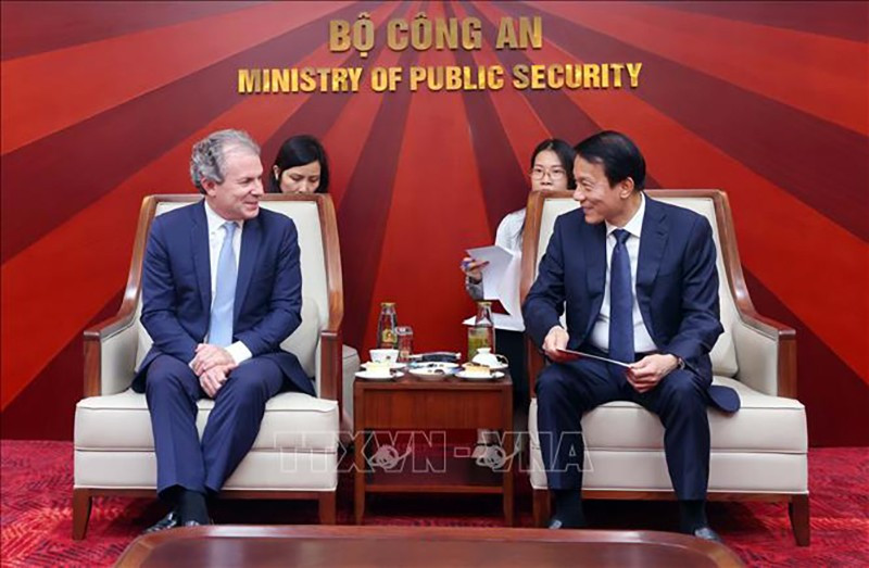 Министр общественной безопасности Лыонг Там Куанг принимает Генерального директора американской корпорации Rosen Partners Даниэля Розена. Фото: ВИА