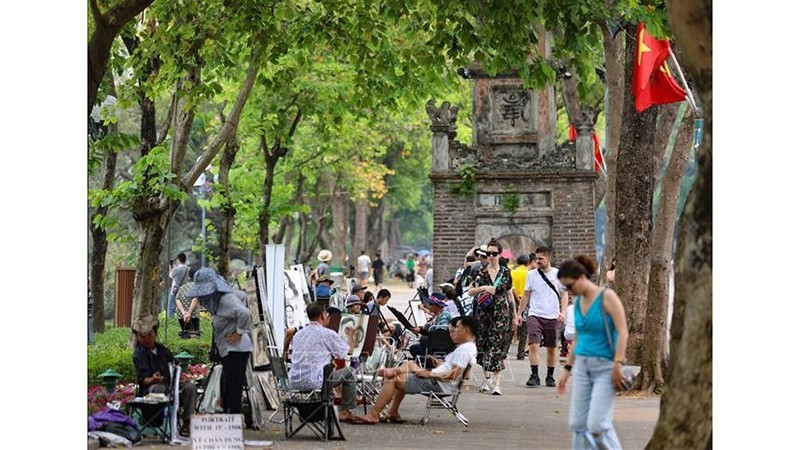 Пешеходная улица у озера Хоакием - излюбленное место отдыха. Фото: ВИА