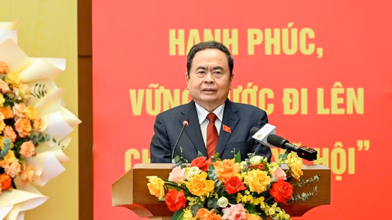 Председатель НС Чан Тхань Ман выступает на конференции. Фото: Зюи Линь