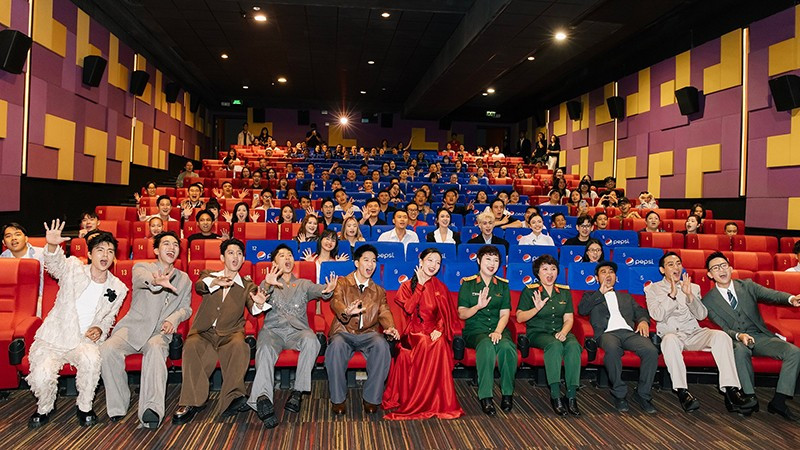 Съемочная группа фильма «Красный дождь» общается со зрителями. Фото: Galaxy Studio