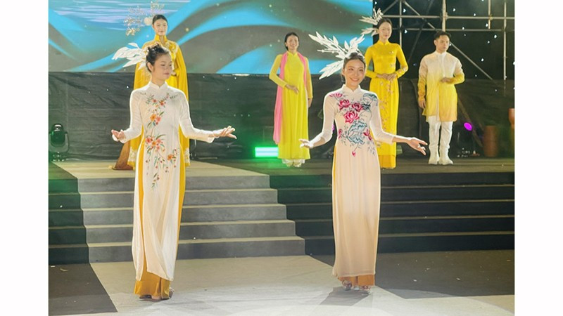 Одно из представлений программы церемонии закрытия. Фото: ВИА